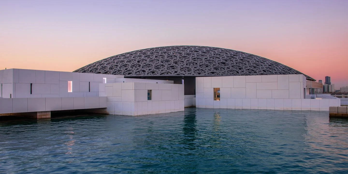 O incrível Museu do Louvre em Abu Dhabi